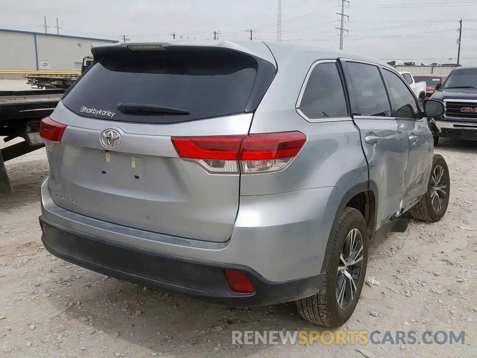 4 Photograph of a damaged car 5TDZZRFH5KS353008 TOYOTA HIGHLANDER 2019