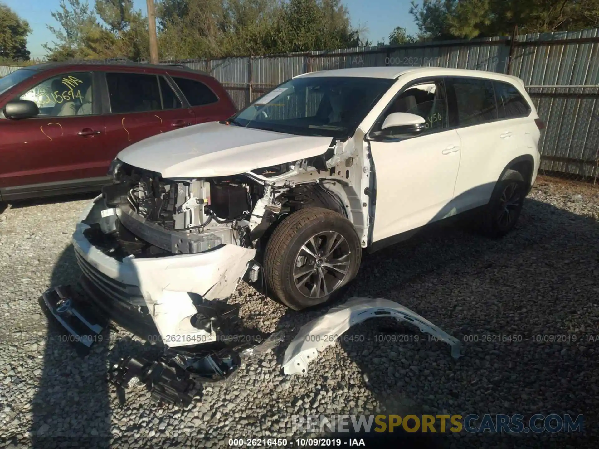 2 Photograph of a damaged car 5TDZZRFH5KS354711 TOYOTA HIGHLANDER 2019