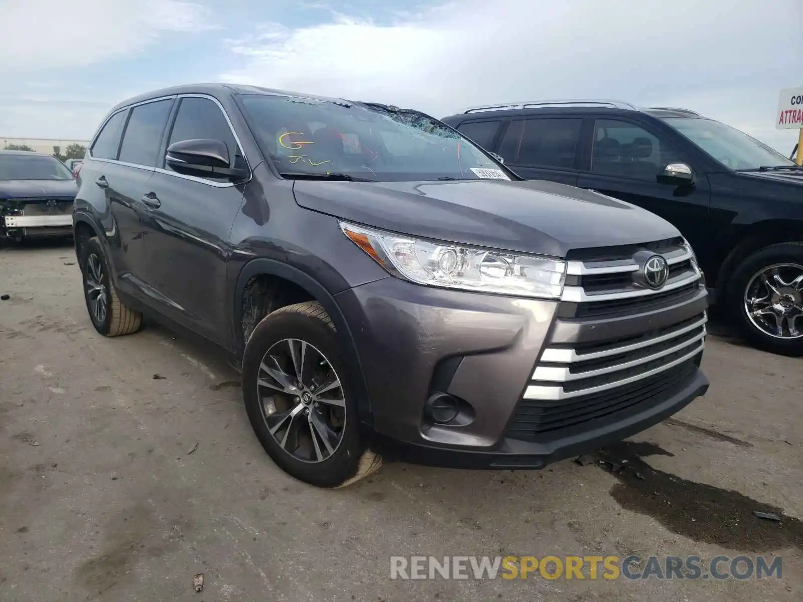 1 Photograph of a damaged car 5TDZZRFH5KS355955 TOYOTA HIGHLANDER 2019