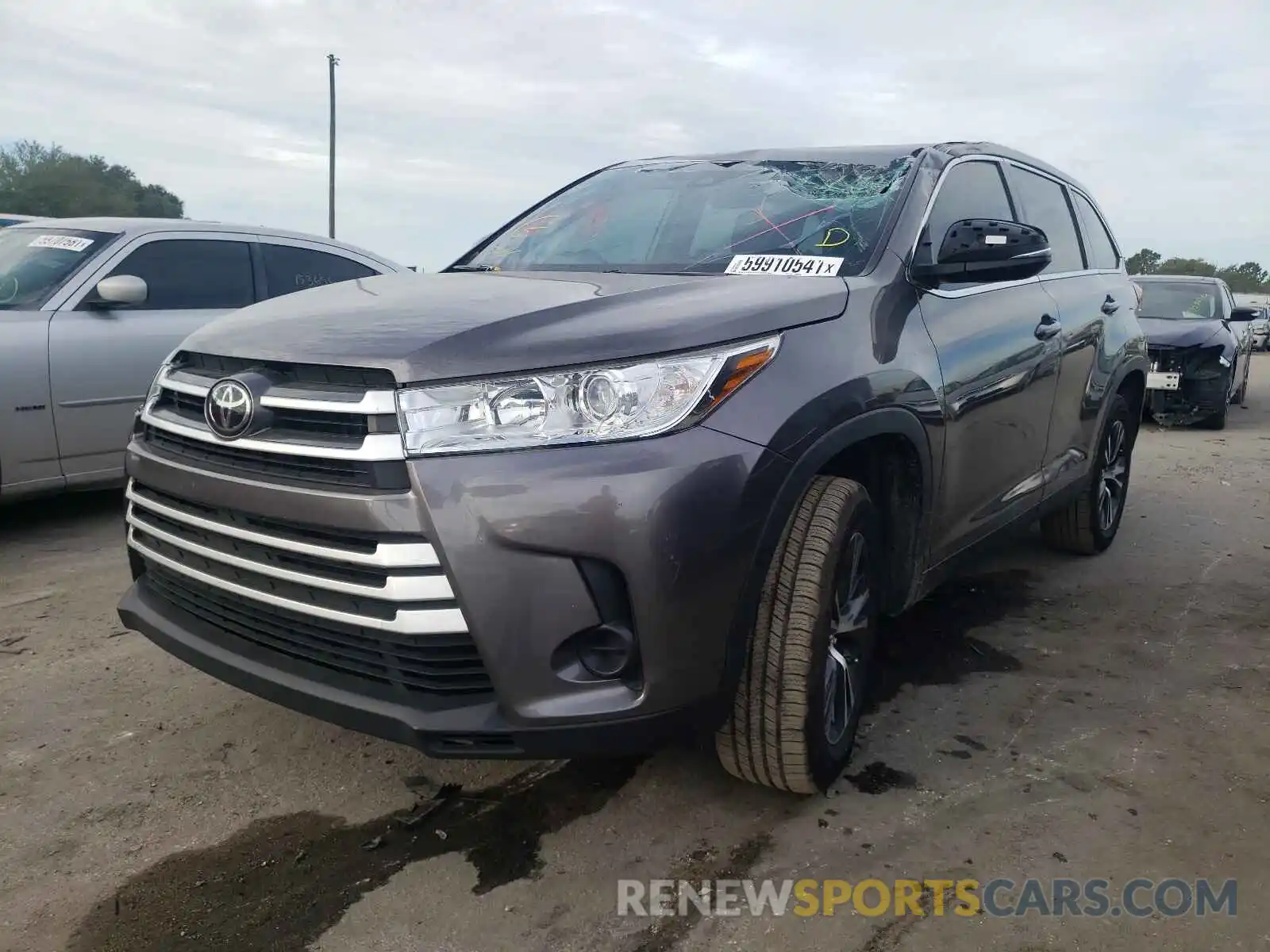 2 Photograph of a damaged car 5TDZZRFH5KS355955 TOYOTA HIGHLANDER 2019