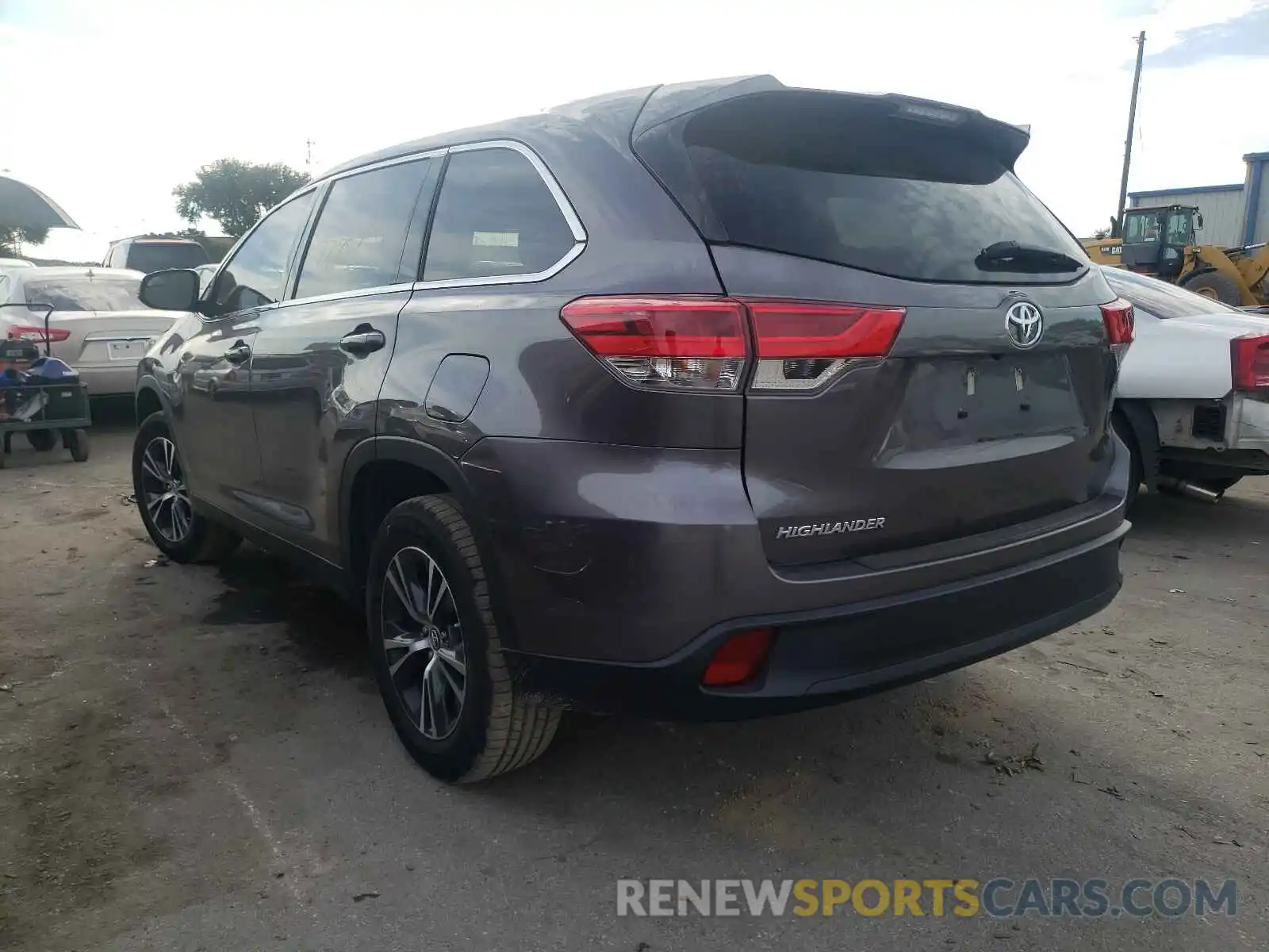 3 Photograph of a damaged car 5TDZZRFH5KS355955 TOYOTA HIGHLANDER 2019