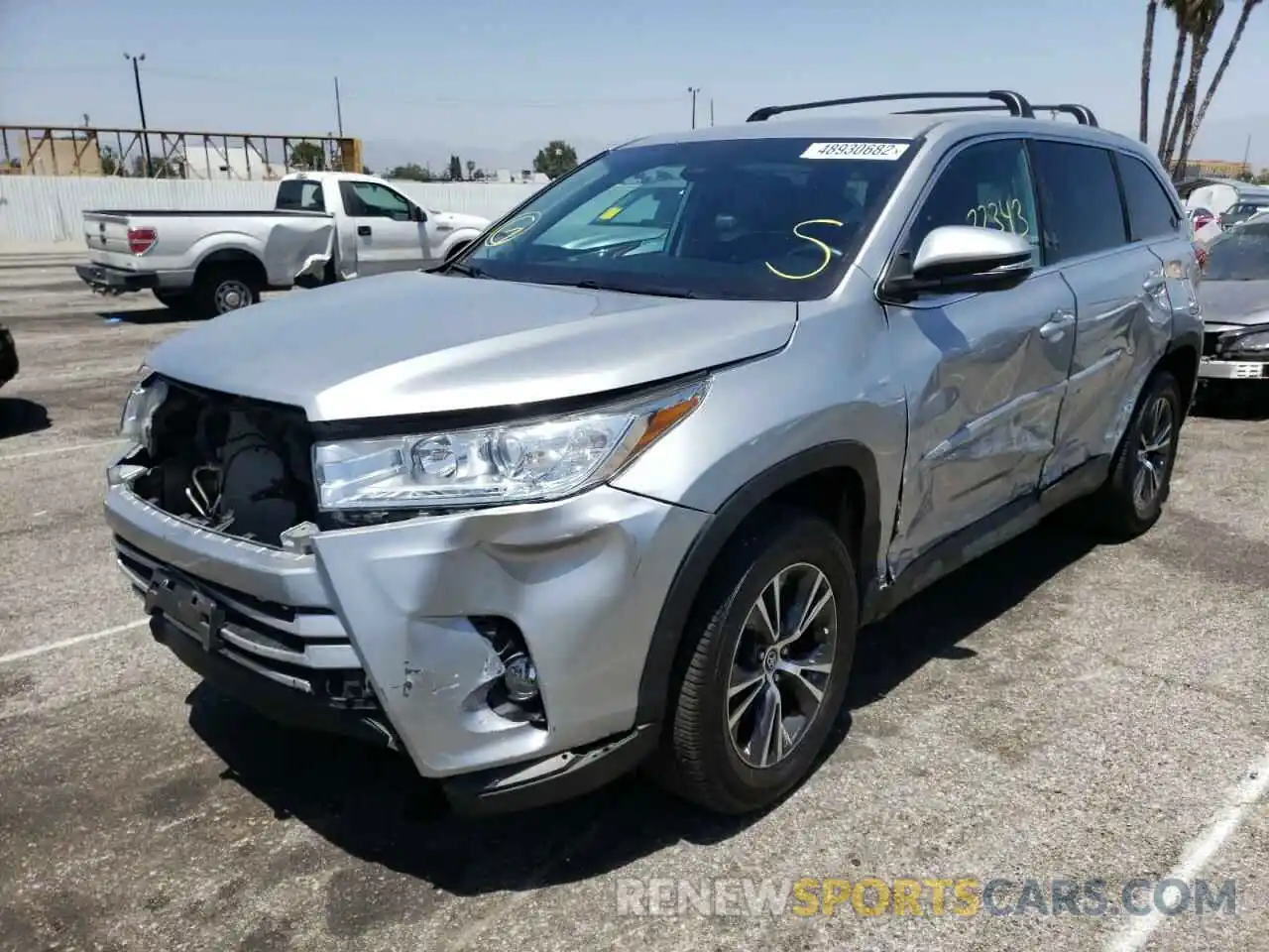 2 Photograph of a damaged car 5TDZZRFH5KS356233 TOYOTA HIGHLANDER 2019