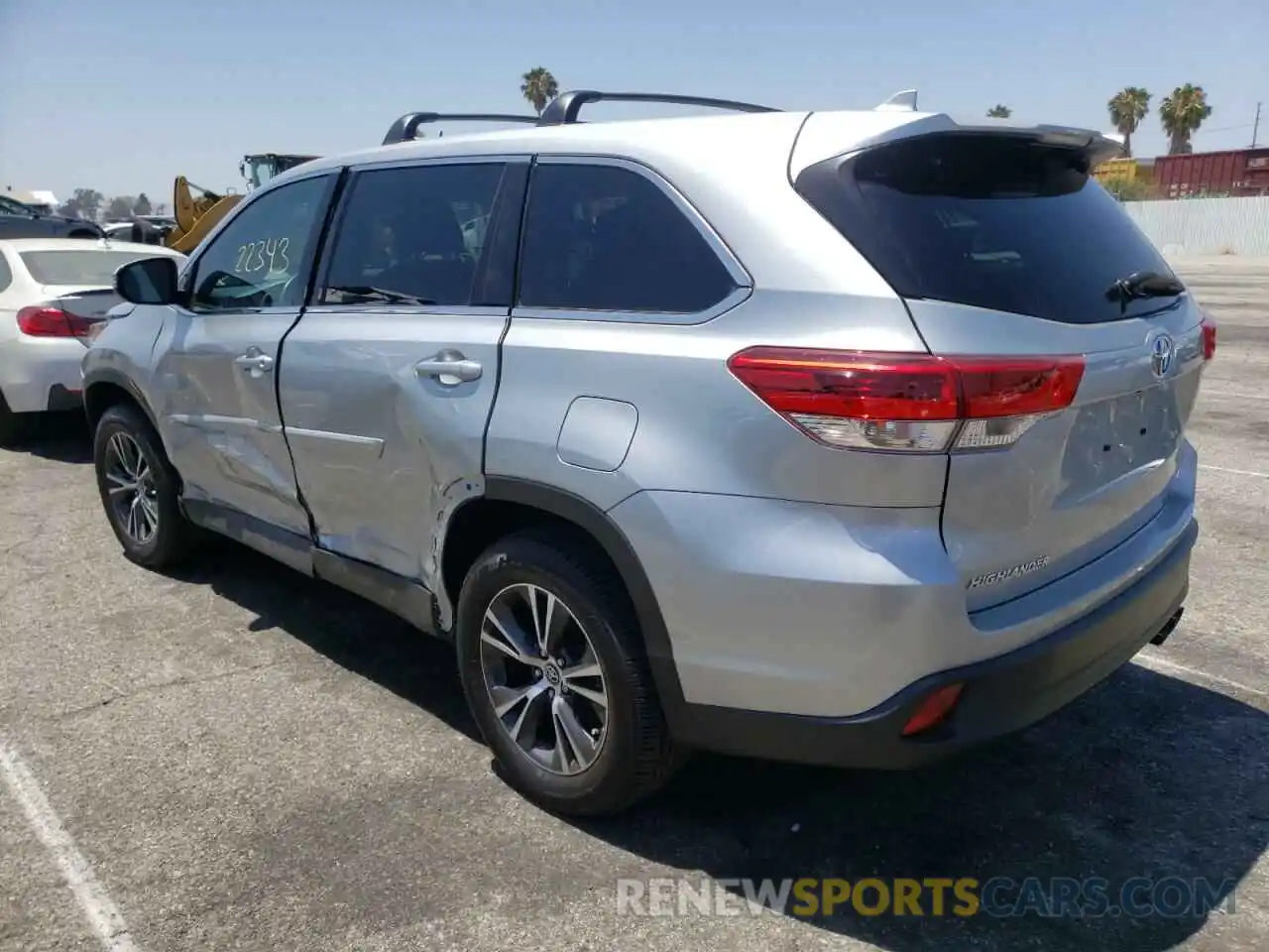 3 Photograph of a damaged car 5TDZZRFH5KS356233 TOYOTA HIGHLANDER 2019