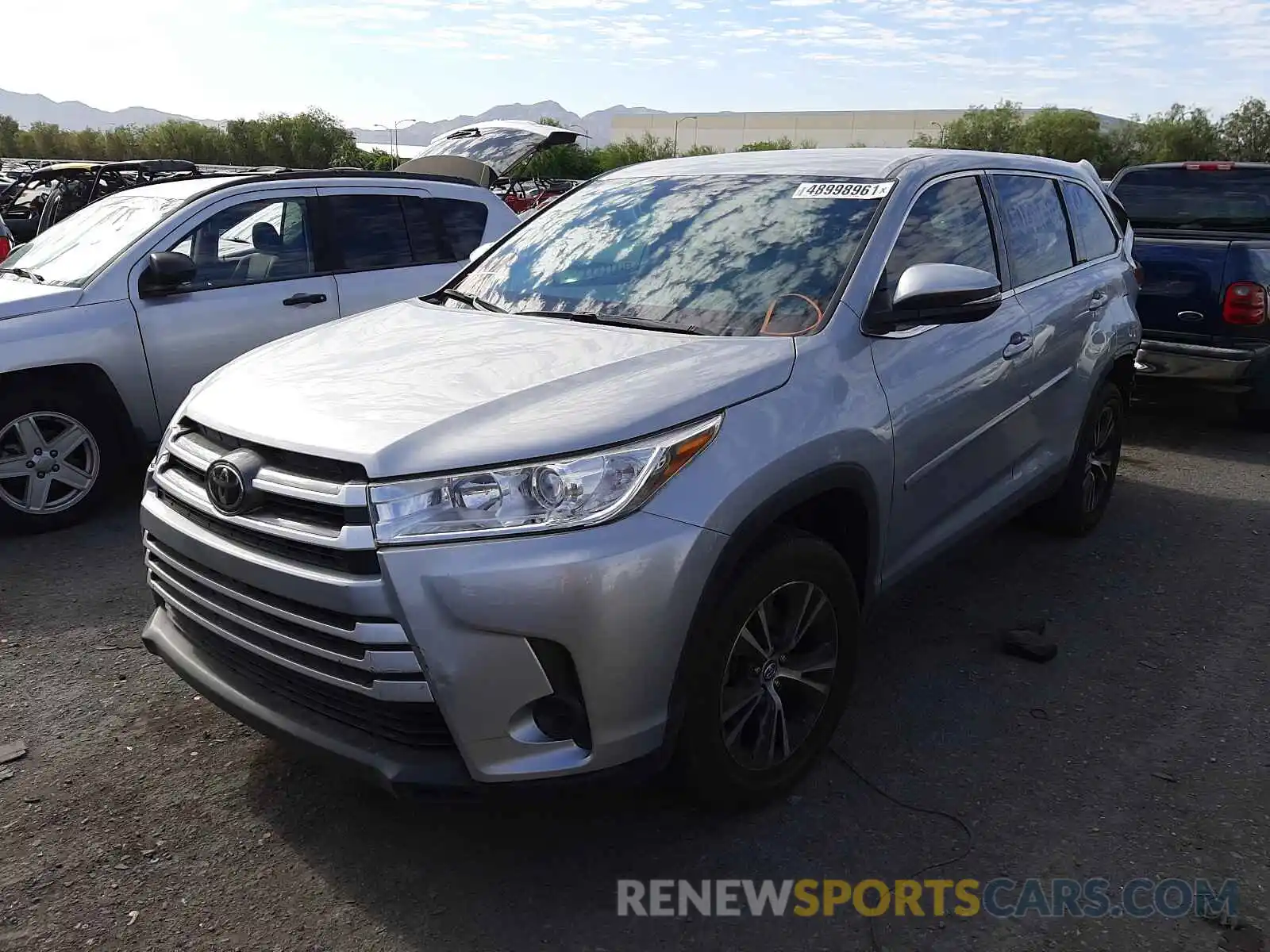 2 Photograph of a damaged car 5TDZZRFH5KS360010 TOYOTA HIGHLANDER 2019