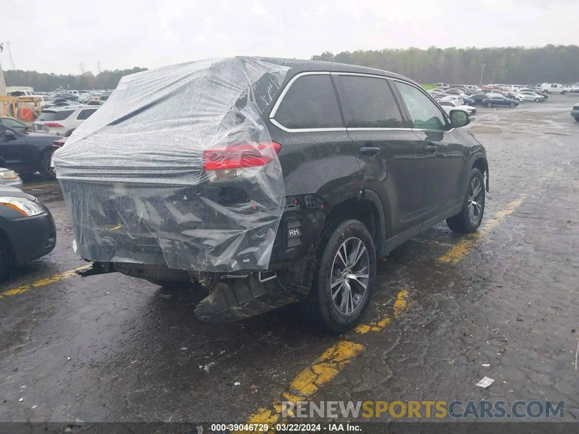 4 Photograph of a damaged car 5TDZZRFH5KS360136 TOYOTA HIGHLANDER 2019