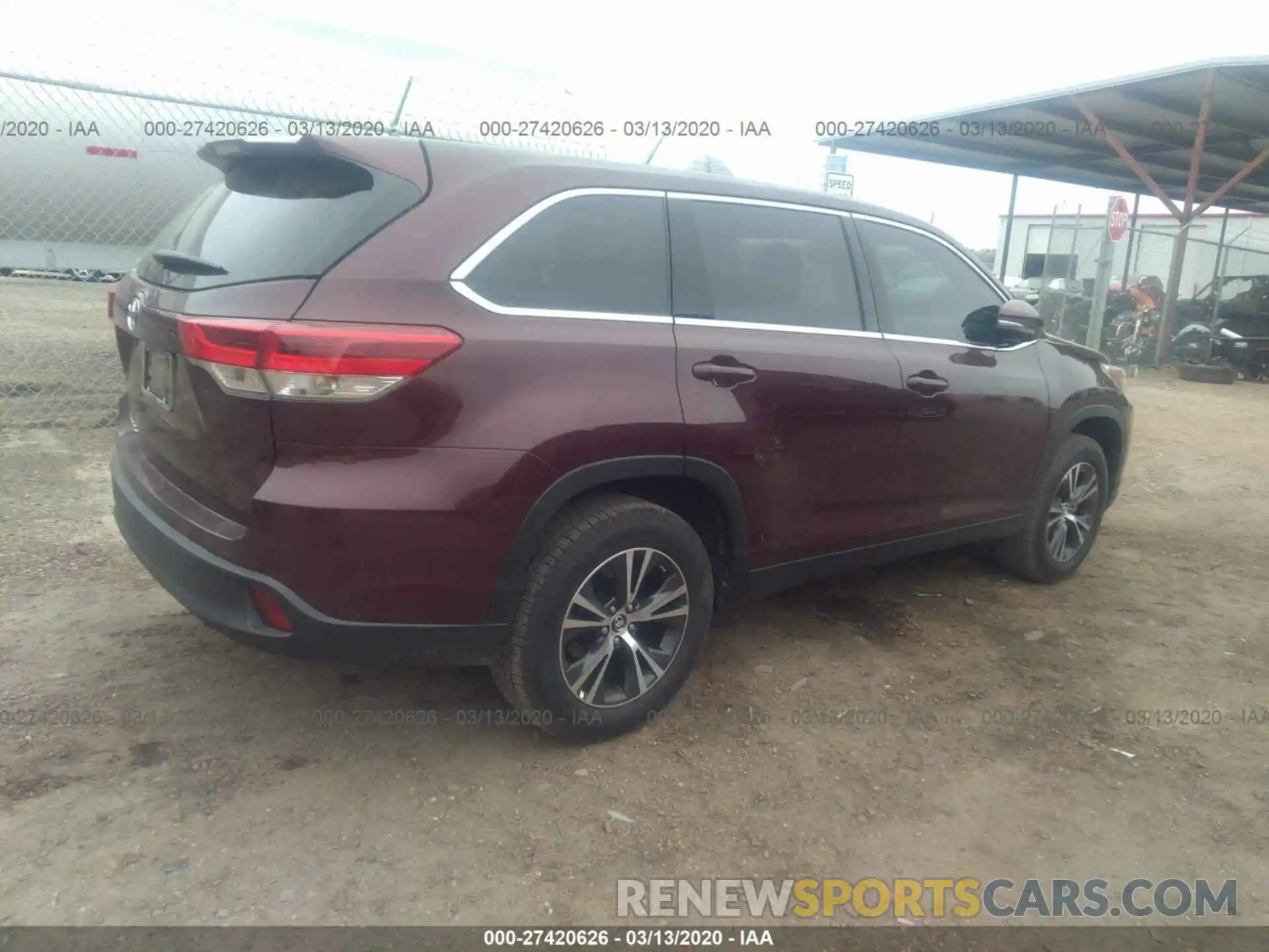 4 Photograph of a damaged car 5TDZZRFH5KS361173 TOYOTA HIGHLANDER 2019