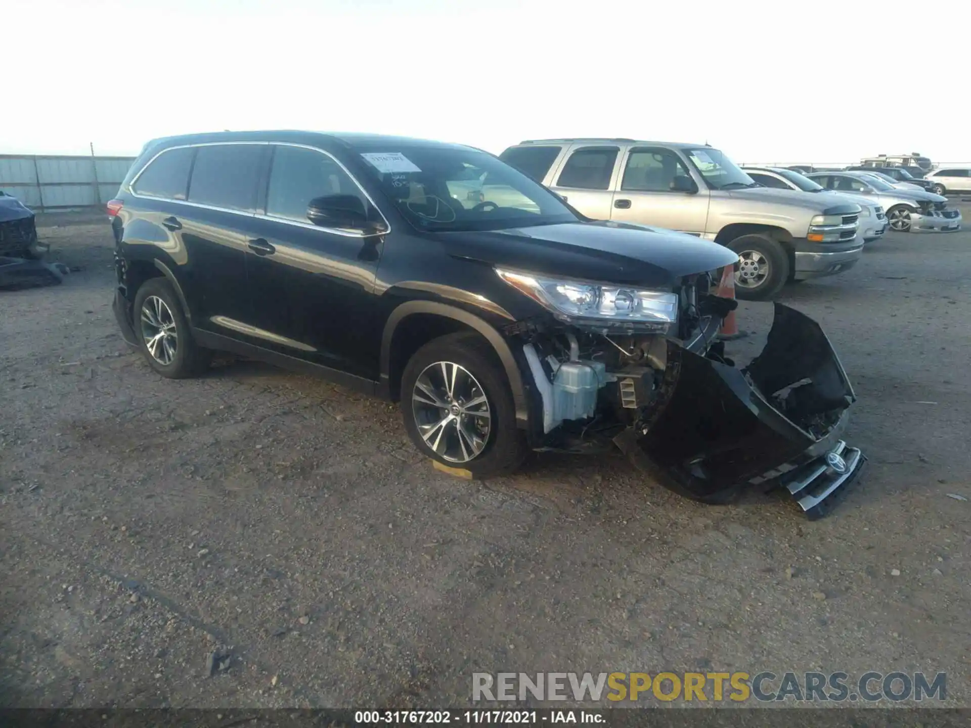 1 Photograph of a damaged car 5TDZZRFH5KS362775 TOYOTA HIGHLANDER 2019