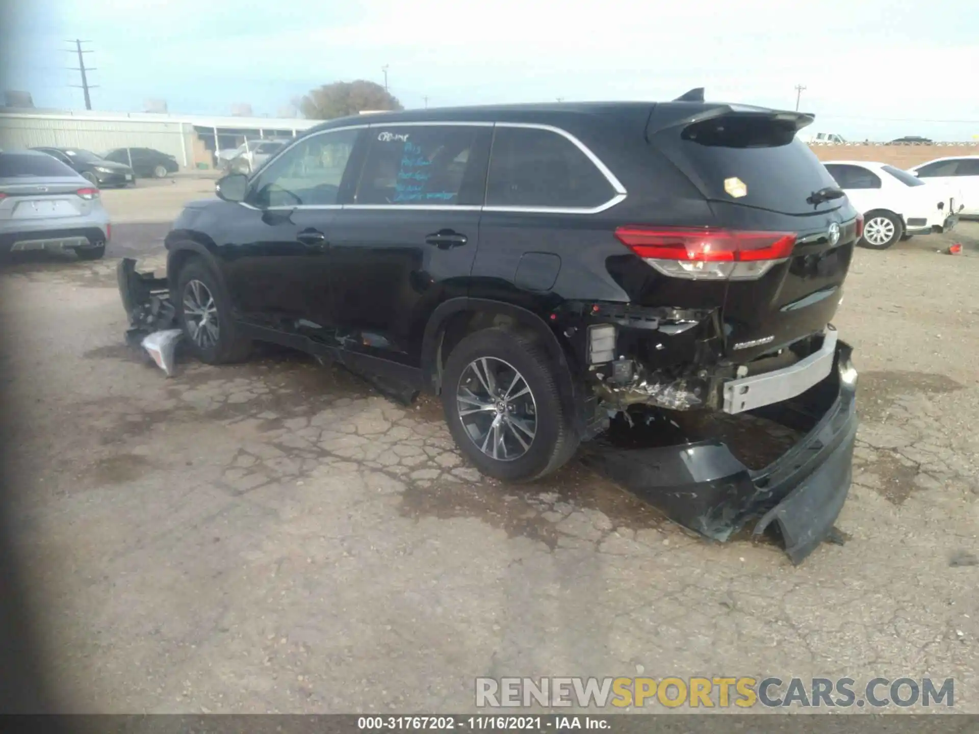 3 Photograph of a damaged car 5TDZZRFH5KS362775 TOYOTA HIGHLANDER 2019