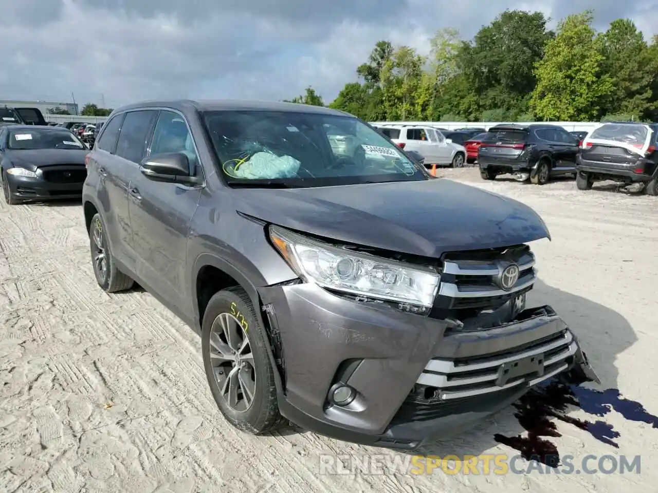 1 Photograph of a damaged car 5TDZZRFH5KS365319 TOYOTA HIGHLANDER 2019