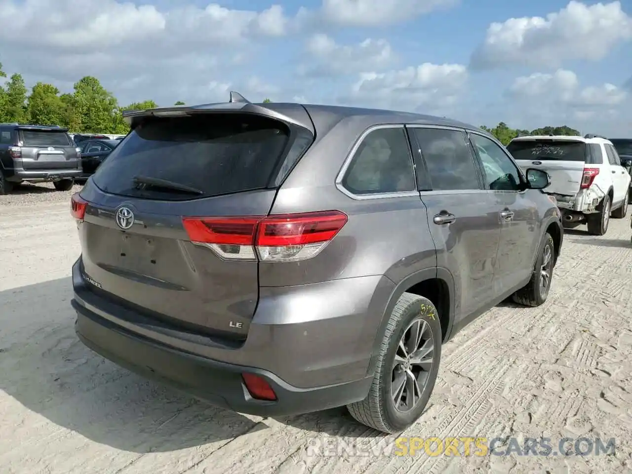 4 Photograph of a damaged car 5TDZZRFH5KS365319 TOYOTA HIGHLANDER 2019