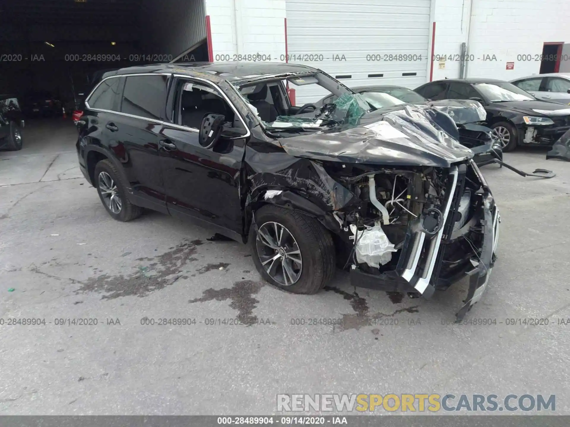 1 Photograph of a damaged car 5TDZZRFH5KS365711 TOYOTA HIGHLANDER 2019