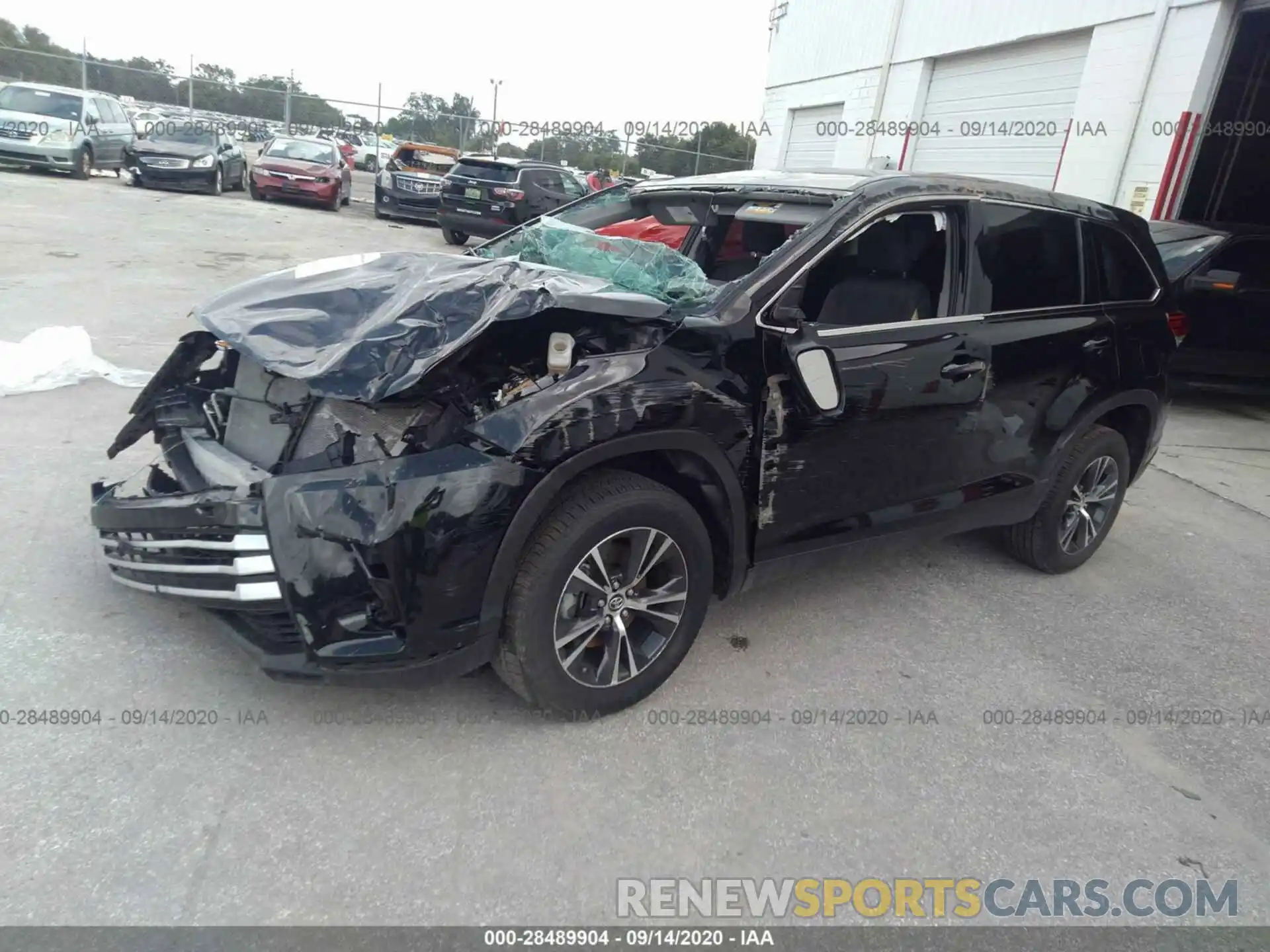 2 Photograph of a damaged car 5TDZZRFH5KS365711 TOYOTA HIGHLANDER 2019