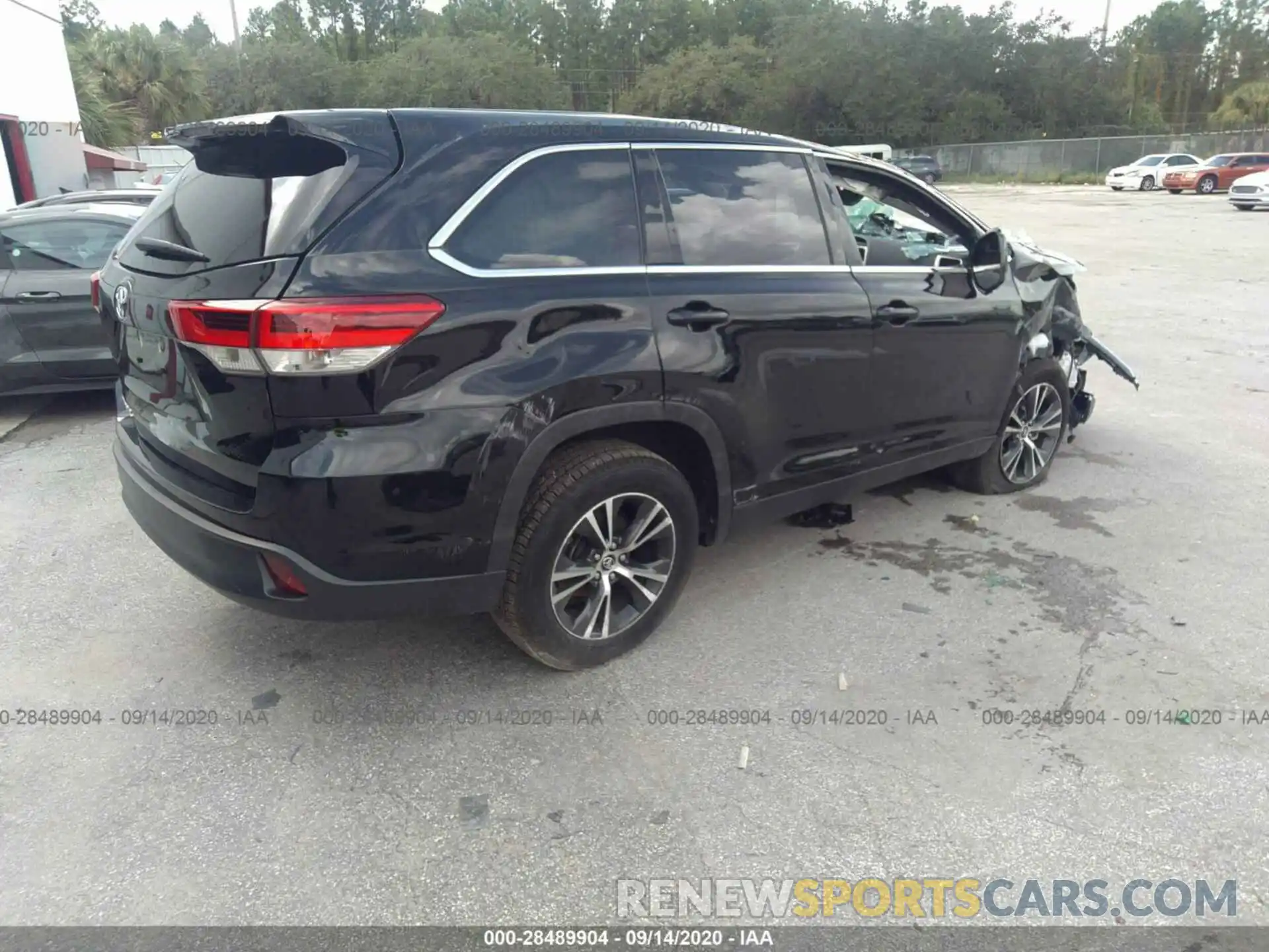 4 Photograph of a damaged car 5TDZZRFH5KS365711 TOYOTA HIGHLANDER 2019