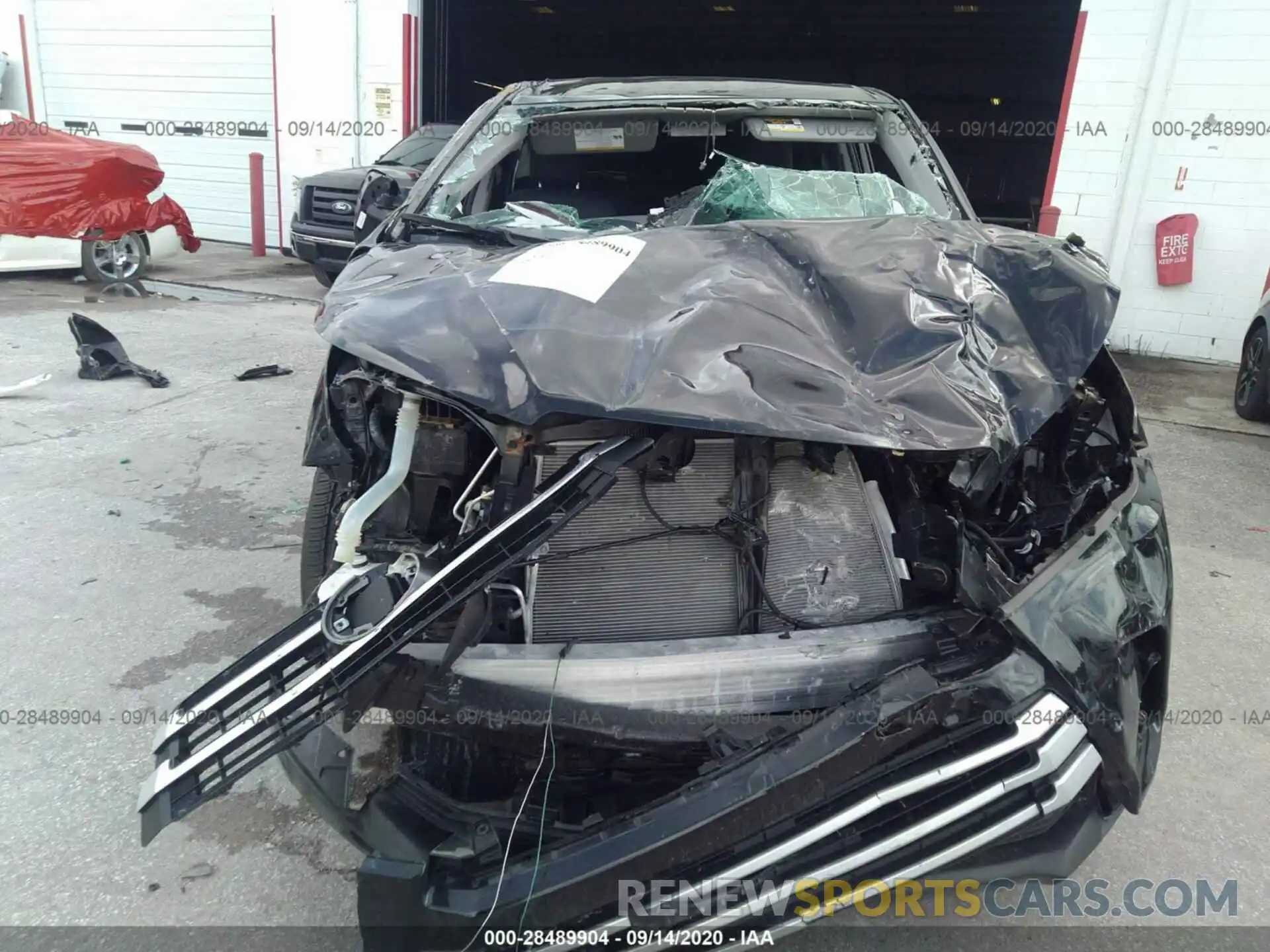 6 Photograph of a damaged car 5TDZZRFH5KS365711 TOYOTA HIGHLANDER 2019