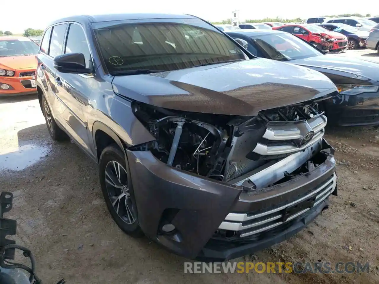 1 Photograph of a damaged car 5TDZZRFH5KS368477 TOYOTA HIGHLANDER 2019