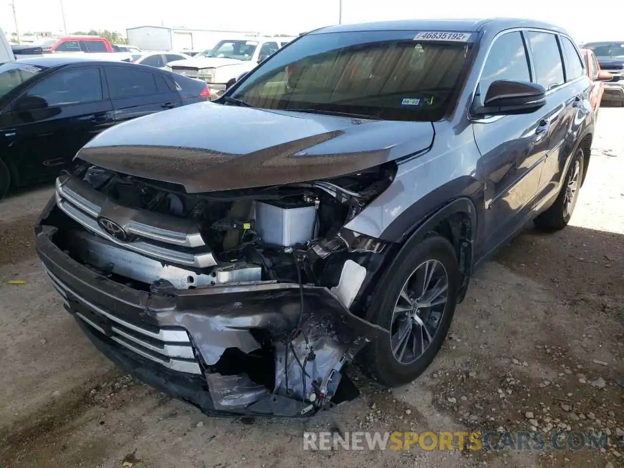 2 Photograph of a damaged car 5TDZZRFH5KS368477 TOYOTA HIGHLANDER 2019