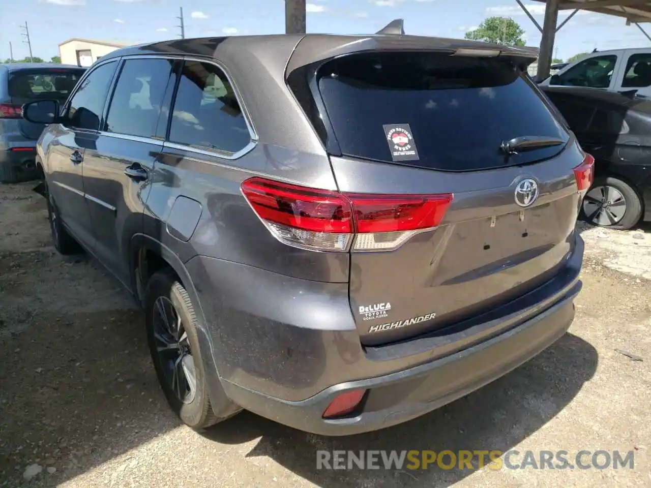 3 Photograph of a damaged car 5TDZZRFH5KS368477 TOYOTA HIGHLANDER 2019