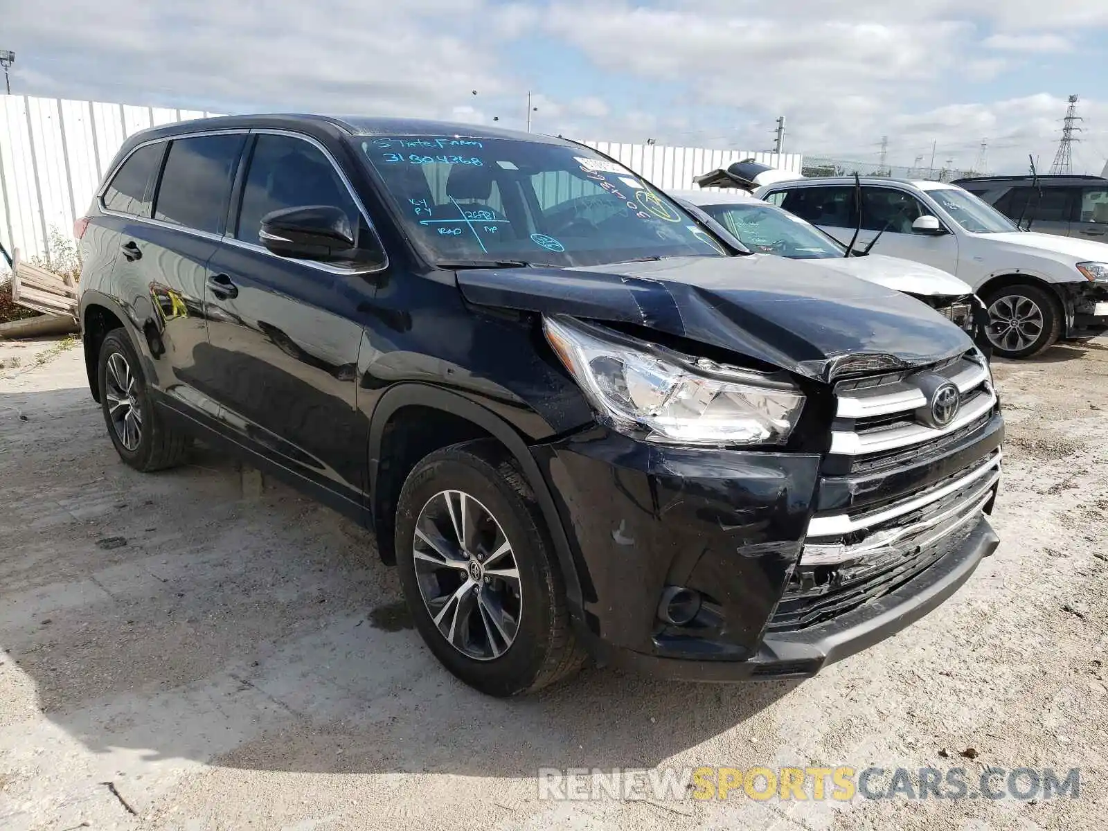 1 Photograph of a damaged car 5TDZZRFH5KS368849 TOYOTA HIGHLANDER 2019