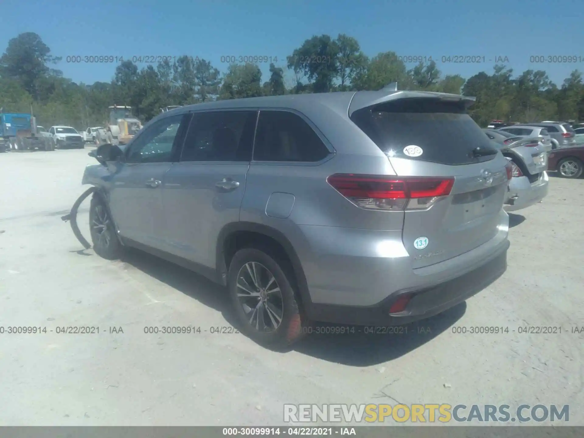 3 Photograph of a damaged car 5TDZZRFH5KS369709 TOYOTA HIGHLANDER 2019