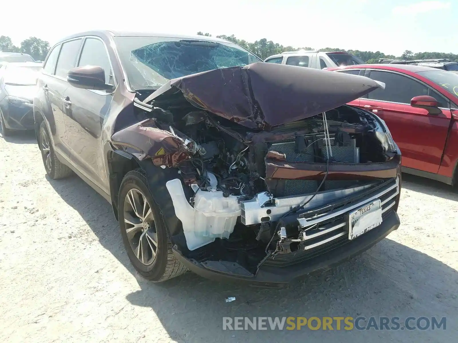 1 Photograph of a damaged car 5TDZZRFH5KS369855 TOYOTA HIGHLANDER 2019