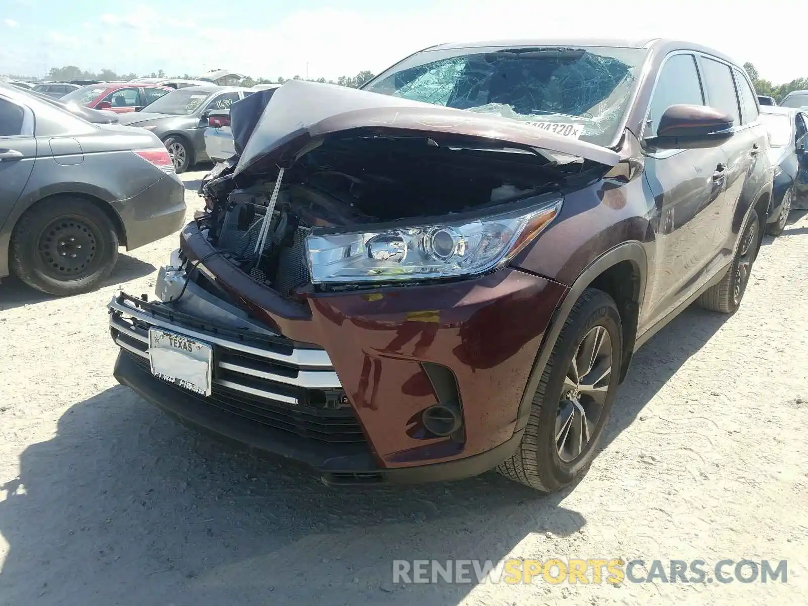 2 Photograph of a damaged car 5TDZZRFH5KS369855 TOYOTA HIGHLANDER 2019