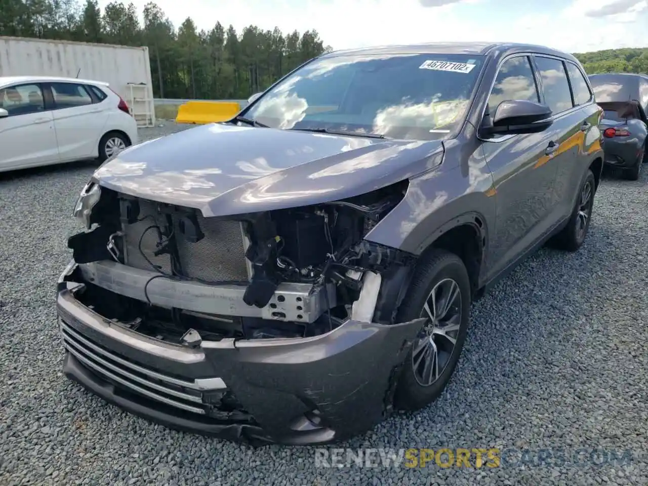 2 Photograph of a damaged car 5TDZZRFH5KS370147 TOYOTA HIGHLANDER 2019