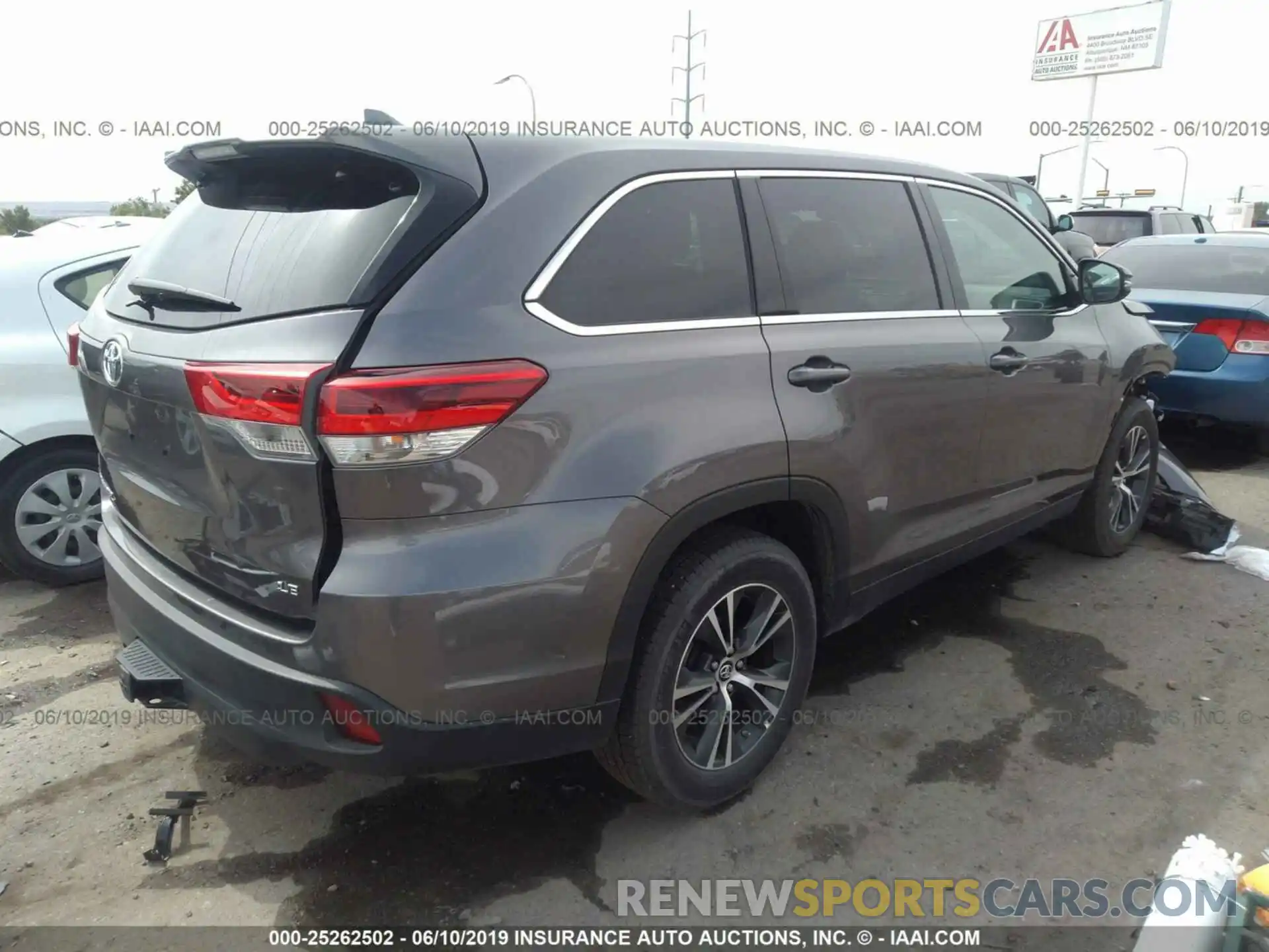 4 Photograph of a damaged car 5TDZZRFH6KS291926 TOYOTA HIGHLANDER 2019