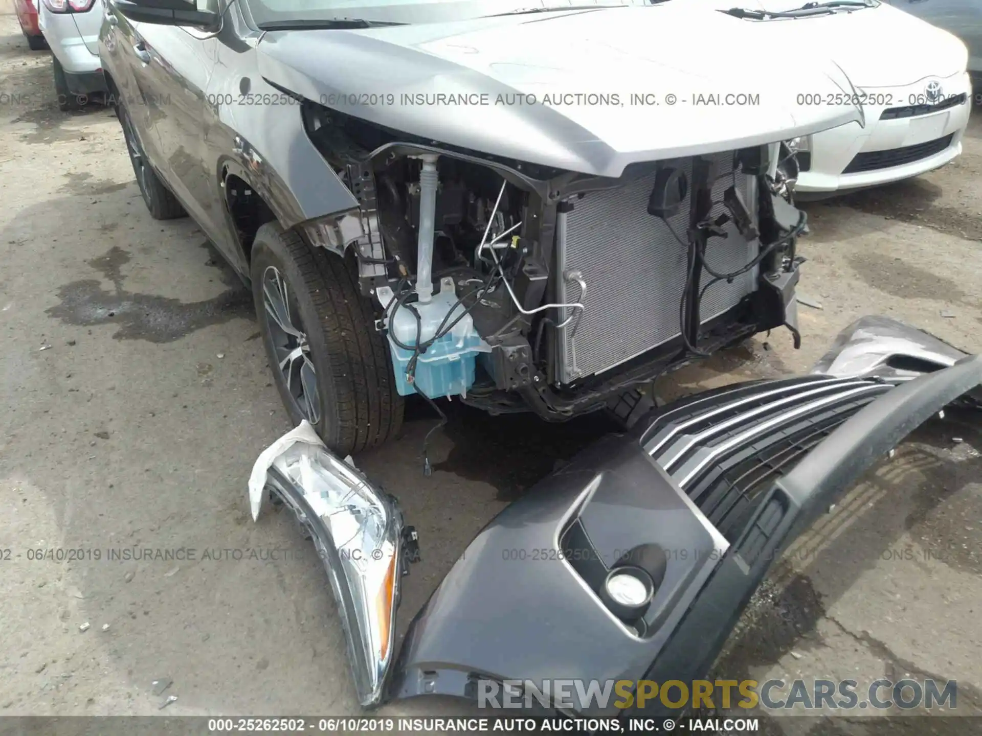 6 Photograph of a damaged car 5TDZZRFH6KS291926 TOYOTA HIGHLANDER 2019