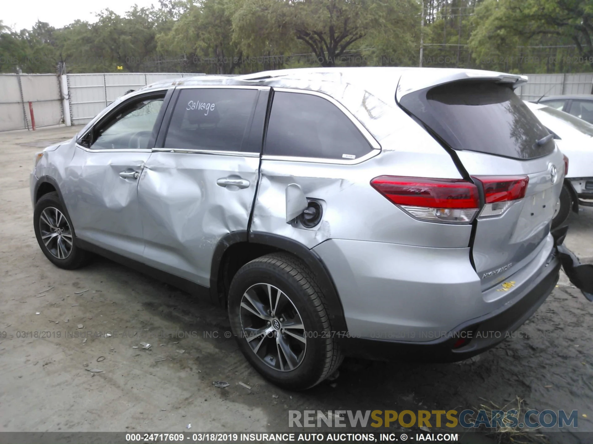 3 Photograph of a damaged car 5TDZZRFH6KS292929 TOYOTA HIGHLANDER 2019