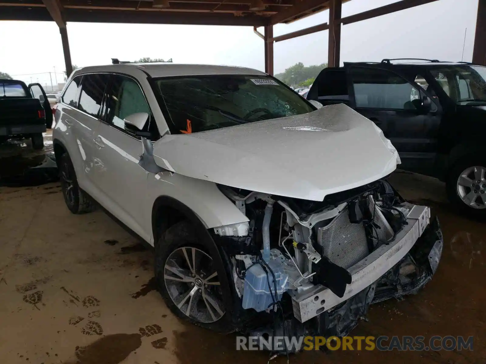 1 Photograph of a damaged car 5TDZZRFH6KS293353 TOYOTA HIGHLANDER 2019