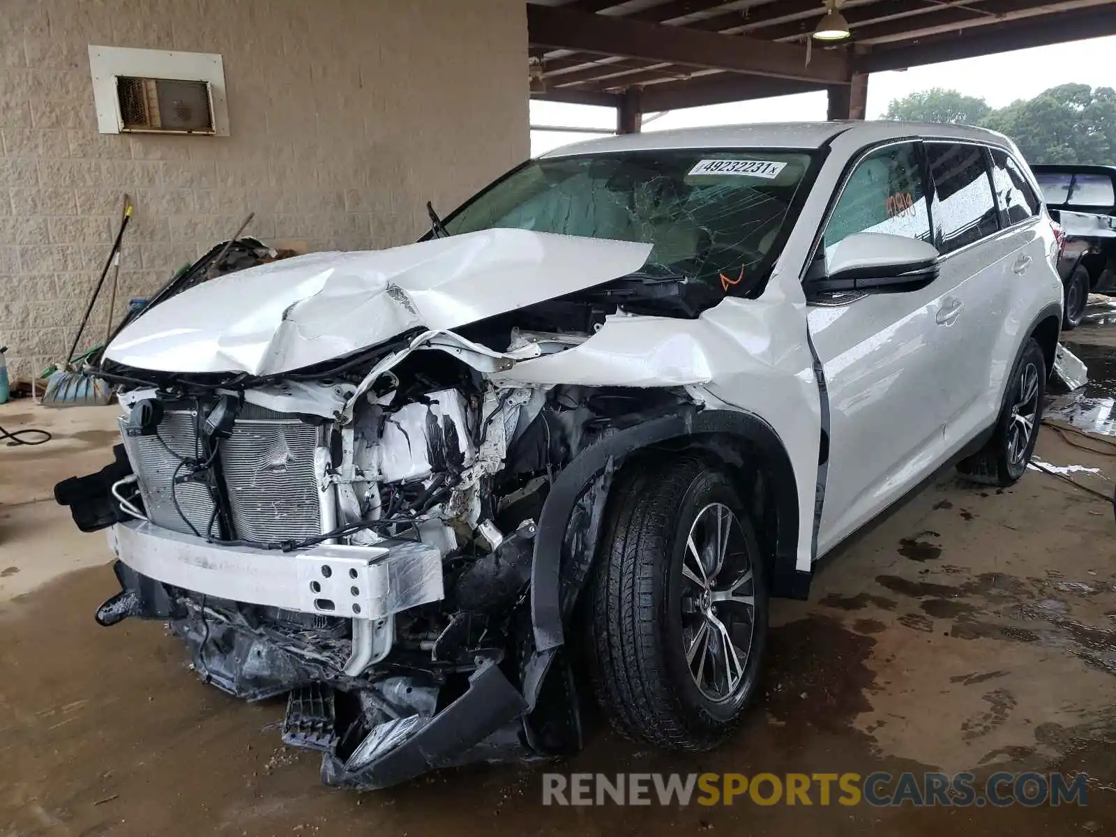 2 Photograph of a damaged car 5TDZZRFH6KS293353 TOYOTA HIGHLANDER 2019