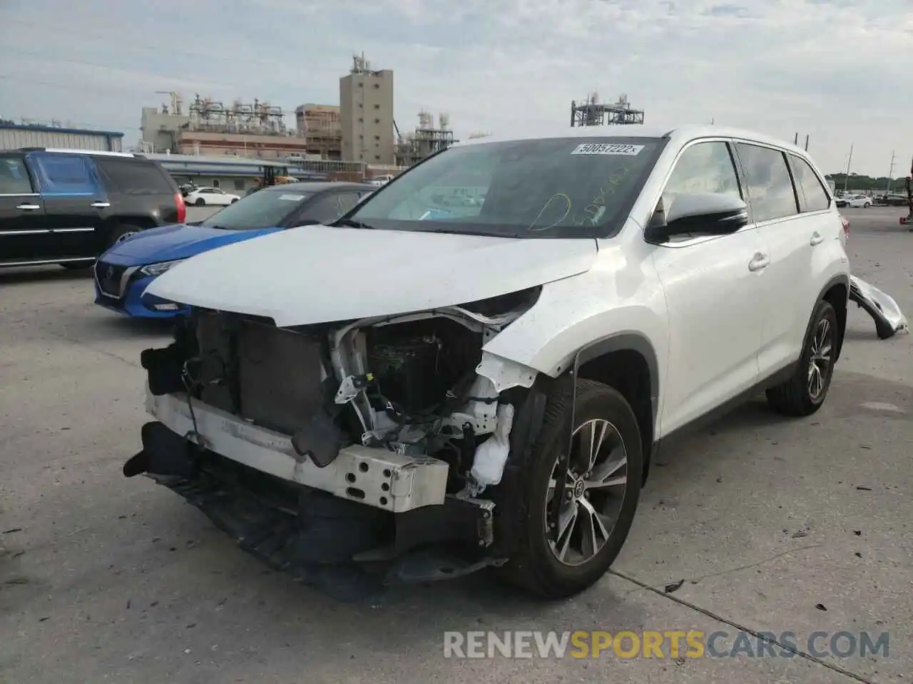 2 Photograph of a damaged car 5TDZZRFH6KS295703 TOYOTA HIGHLANDER 2019