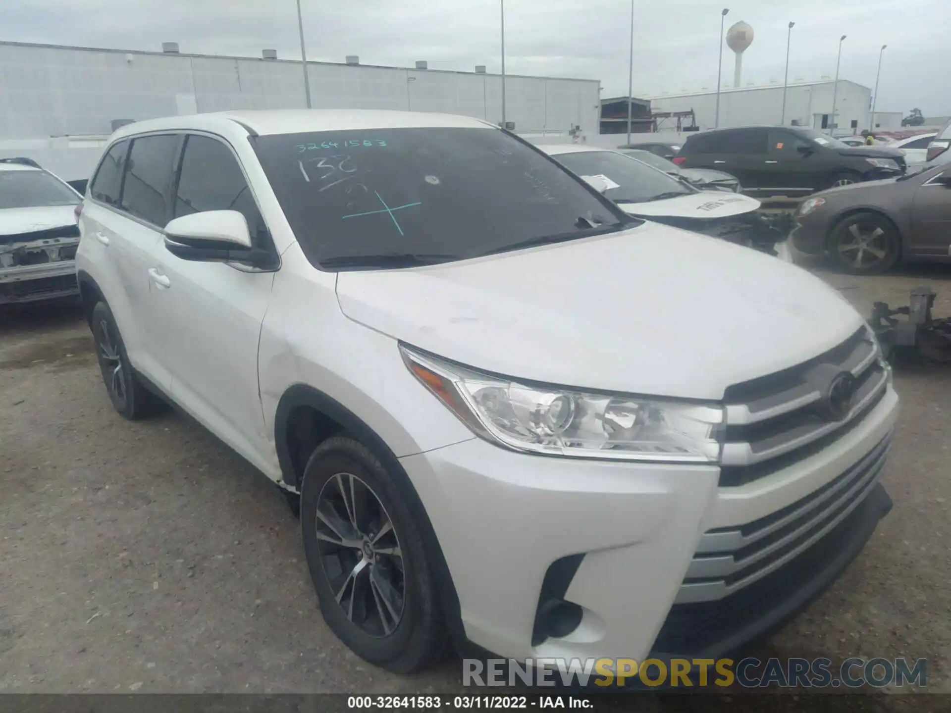 1 Photograph of a damaged car 5TDZZRFH6KS297824 TOYOTA HIGHLANDER 2019