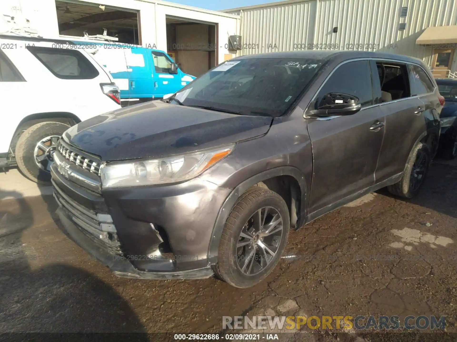 2 Photograph of a damaged car 5TDZZRFH6KS298343 TOYOTA HIGHLANDER 2019