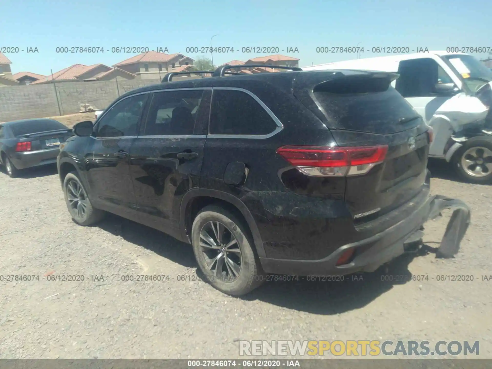 3 Photograph of a damaged car 5TDZZRFH6KS300124 TOYOTA HIGHLANDER 2019