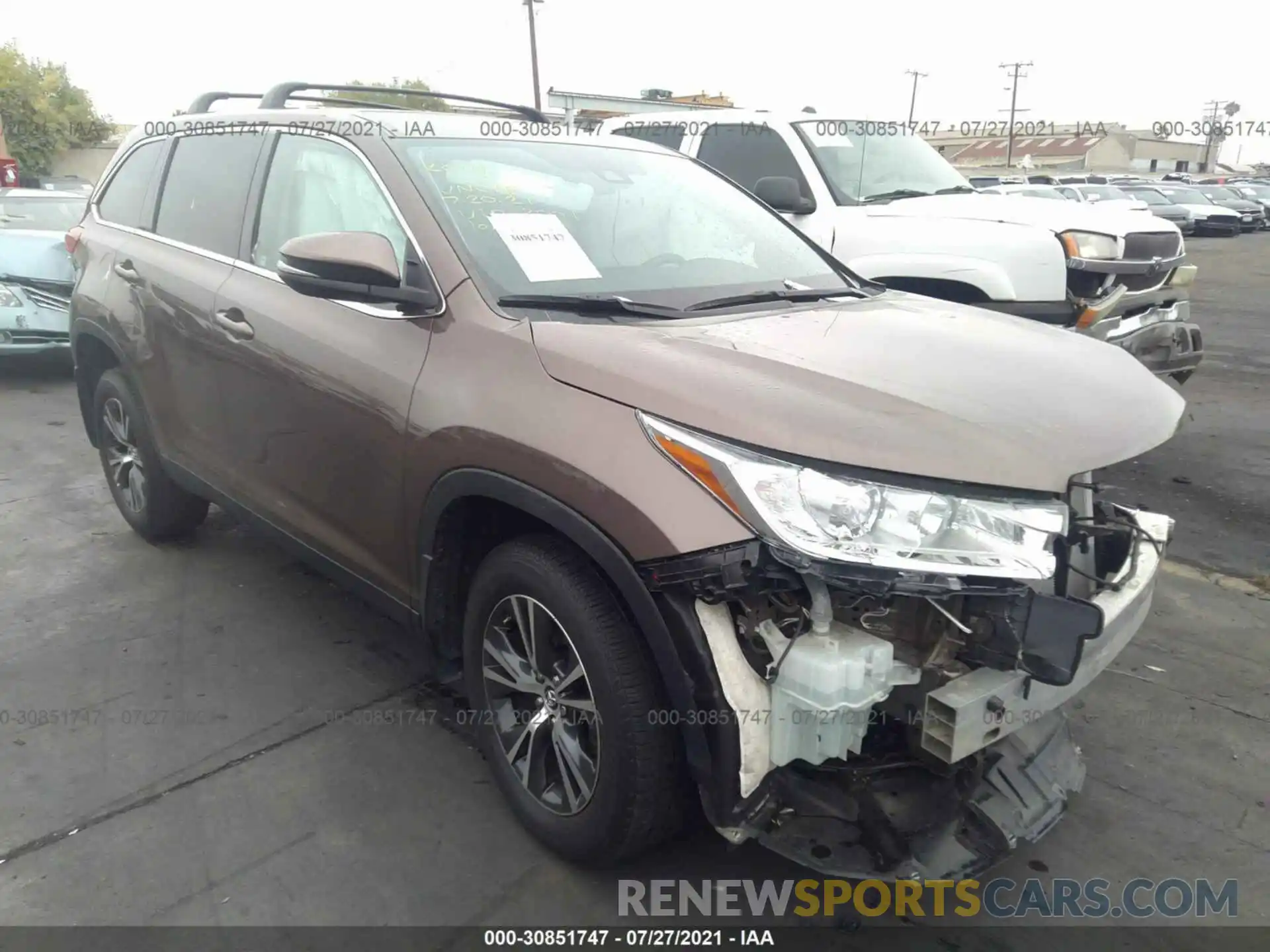 1 Photograph of a damaged car 5TDZZRFH6KS302004 TOYOTA HIGHLANDER 2019