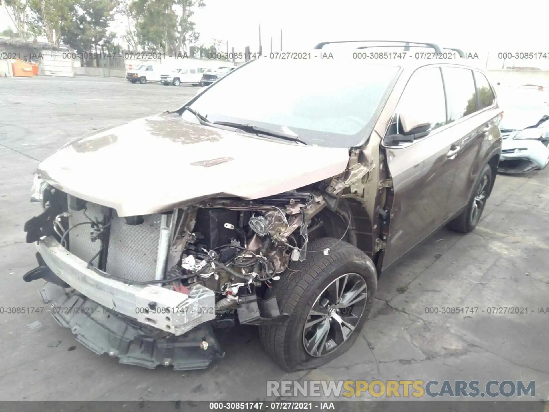 2 Photograph of a damaged car 5TDZZRFH6KS302004 TOYOTA HIGHLANDER 2019