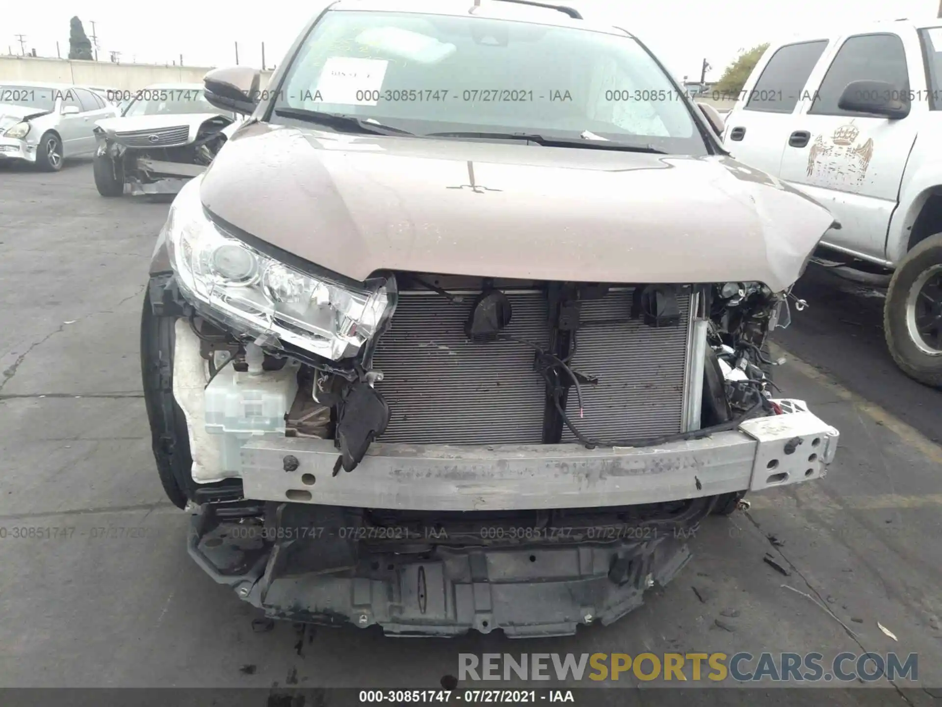 6 Photograph of a damaged car 5TDZZRFH6KS302004 TOYOTA HIGHLANDER 2019