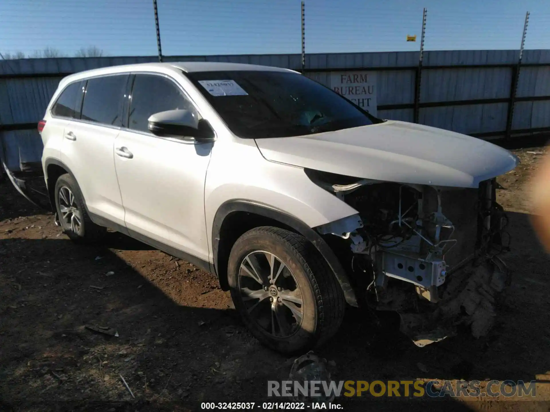 1 Photograph of a damaged car 5TDZZRFH6KS302679 TOYOTA HIGHLANDER 2019