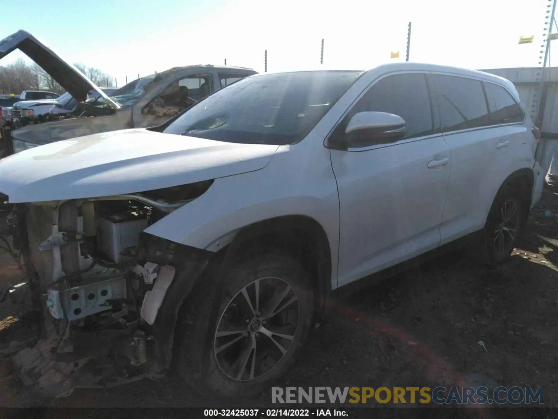 2 Photograph of a damaged car 5TDZZRFH6KS302679 TOYOTA HIGHLANDER 2019