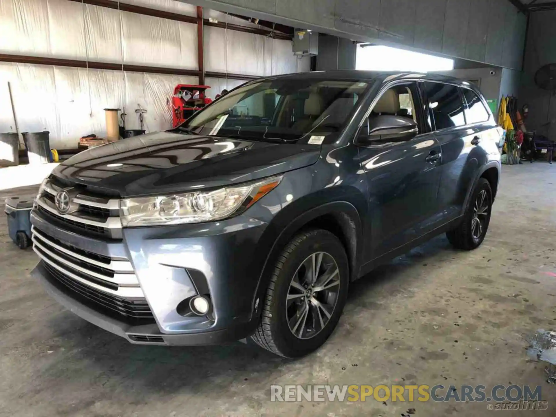 1 Photograph of a damaged car 5TDZZRFH6KS305162 TOYOTA HIGHLANDER 2019