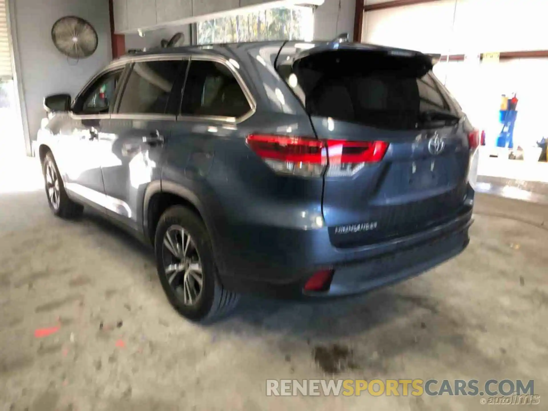 3 Photograph of a damaged car 5TDZZRFH6KS305162 TOYOTA HIGHLANDER 2019