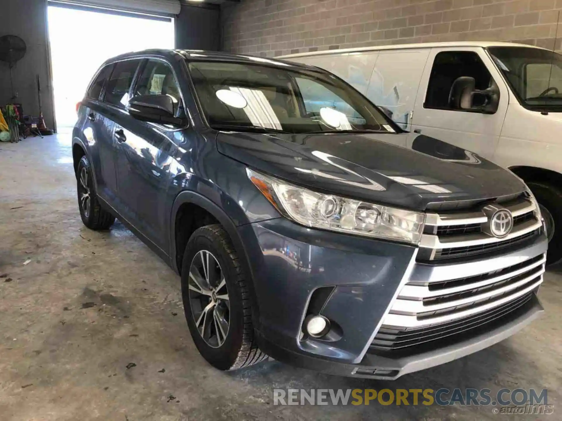 4 Фотография поврежденного автомобиля 5TDZZRFH6KS305162 TOYOTA HIGHLANDER 2019