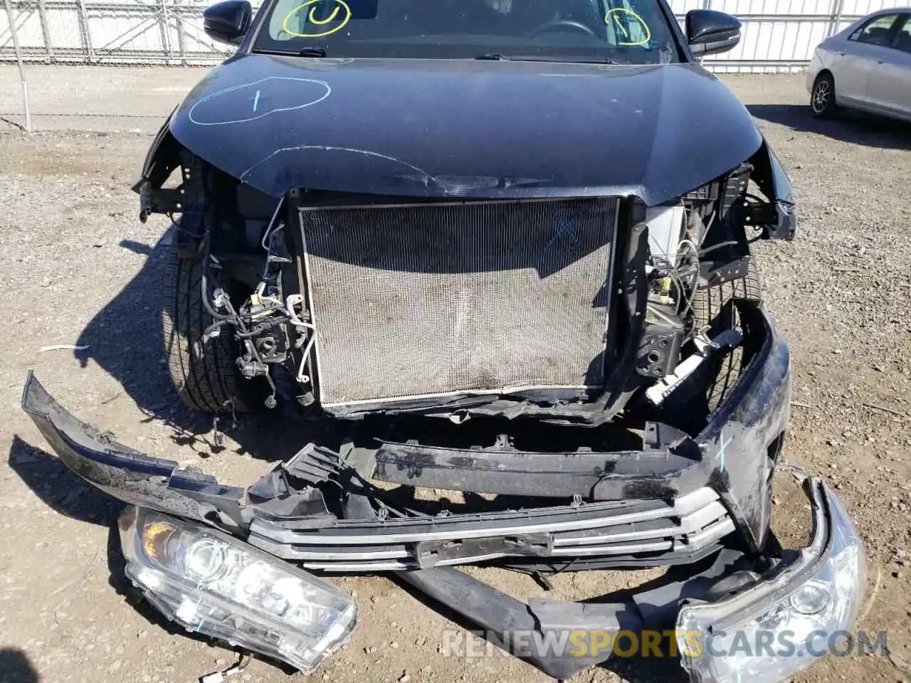 9 Photograph of a damaged car 5TDZZRFH6KS306084 TOYOTA HIGHLANDER 2019