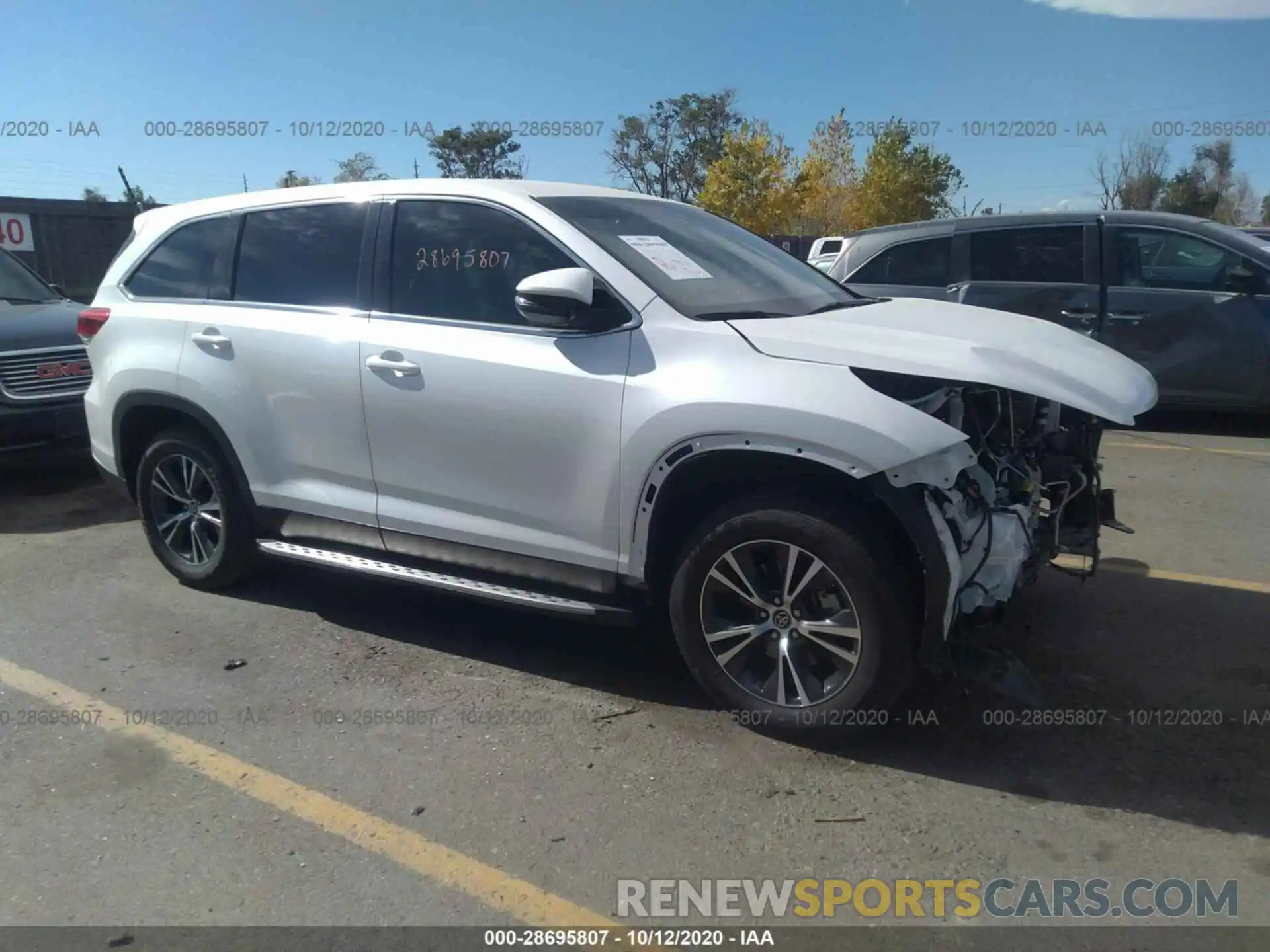 1 Photograph of a damaged car 5TDZZRFH6KS307008 TOYOTA HIGHLANDER 2019