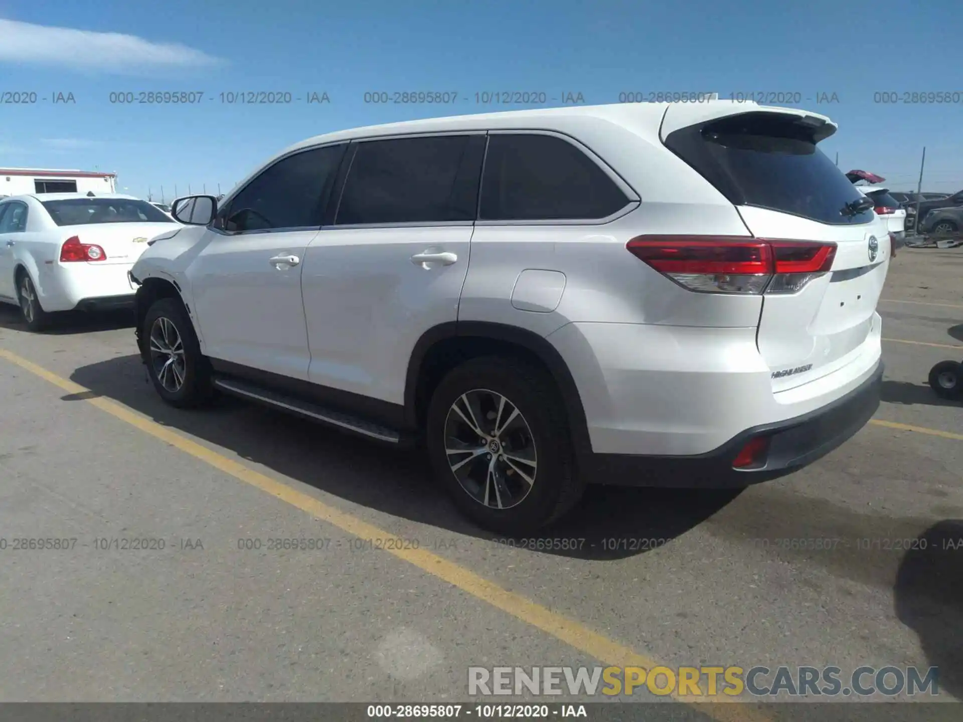 3 Photograph of a damaged car 5TDZZRFH6KS307008 TOYOTA HIGHLANDER 2019