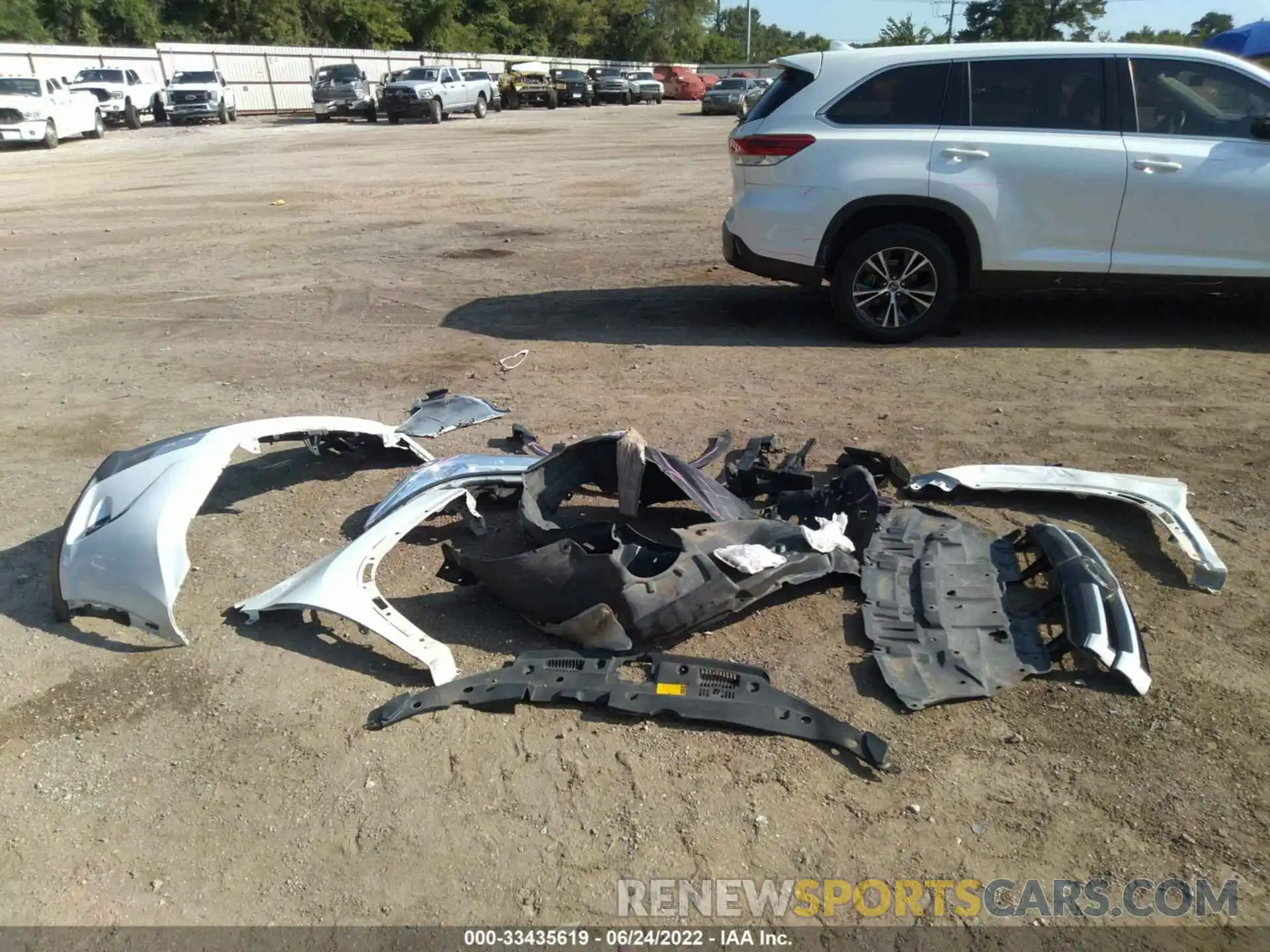 12 Photograph of a damaged car 5TDZZRFH6KS312158 TOYOTA HIGHLANDER 2019