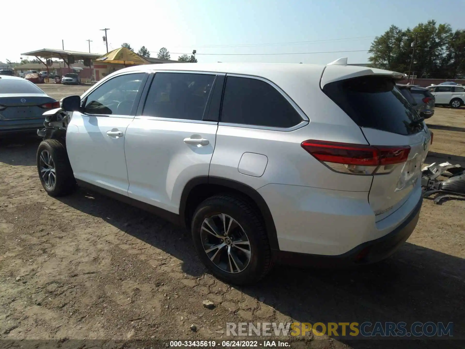 3 Photograph of a damaged car 5TDZZRFH6KS312158 TOYOTA HIGHLANDER 2019