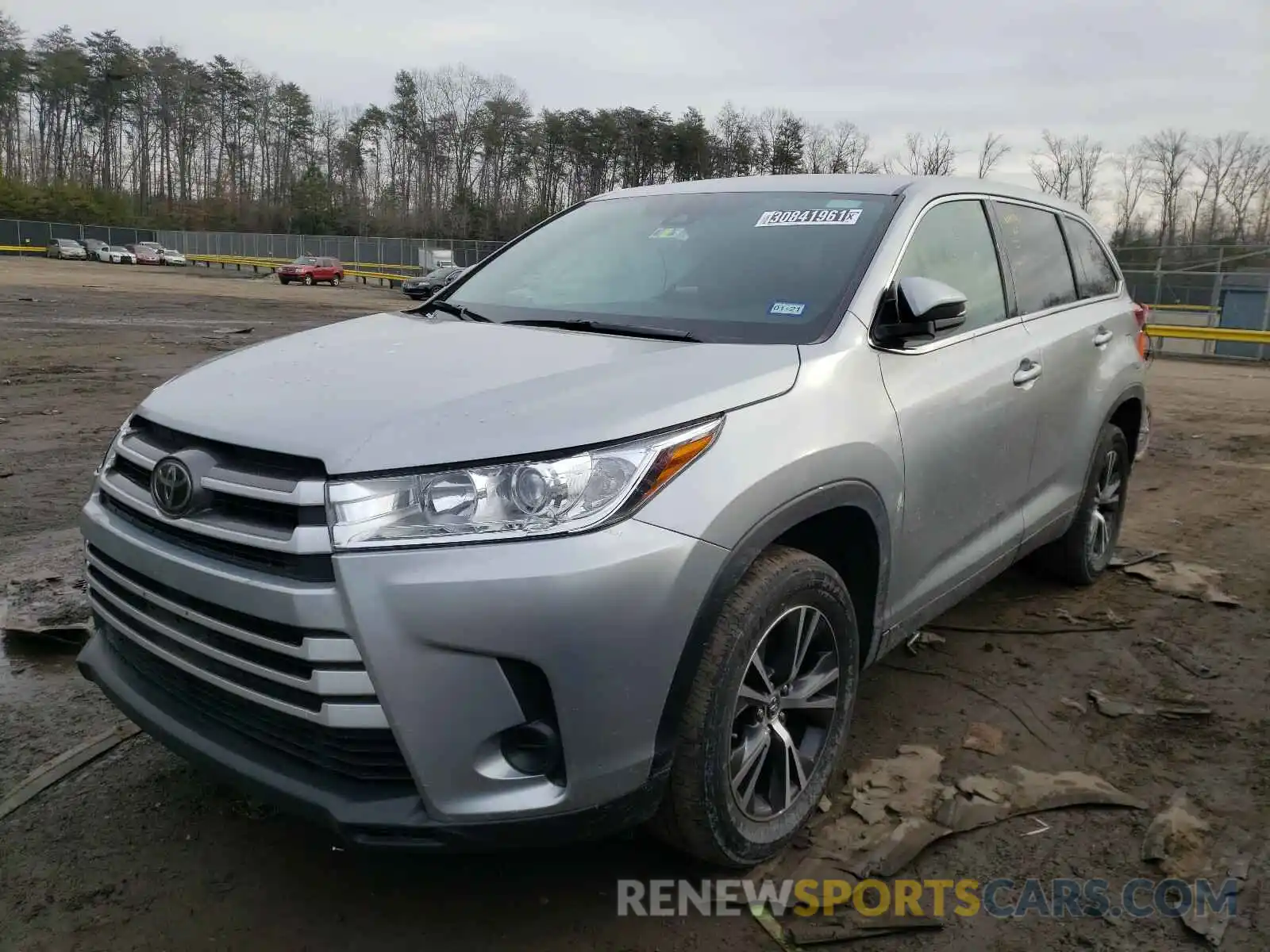 2 Photograph of a damaged car 5TDZZRFH6KS313696 TOYOTA HIGHLANDER 2019