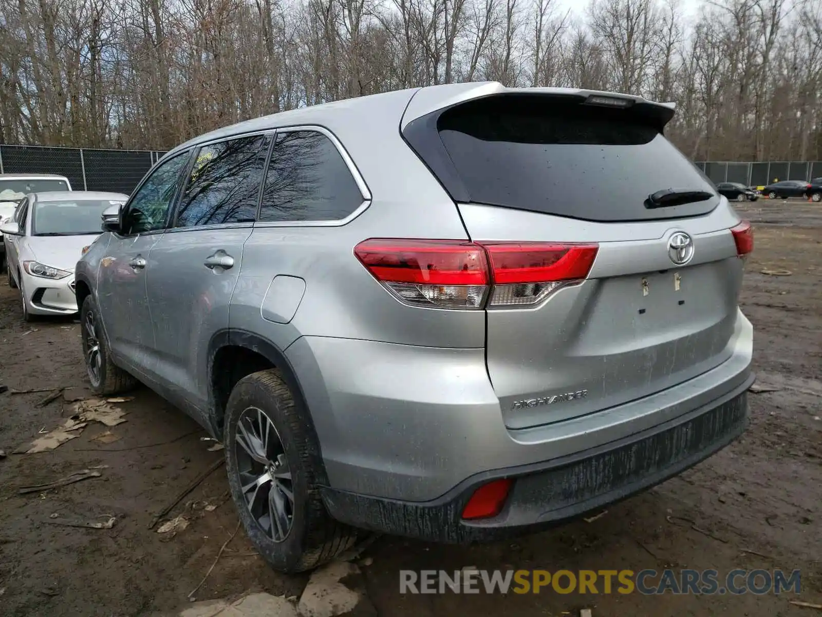 3 Photograph of a damaged car 5TDZZRFH6KS313696 TOYOTA HIGHLANDER 2019